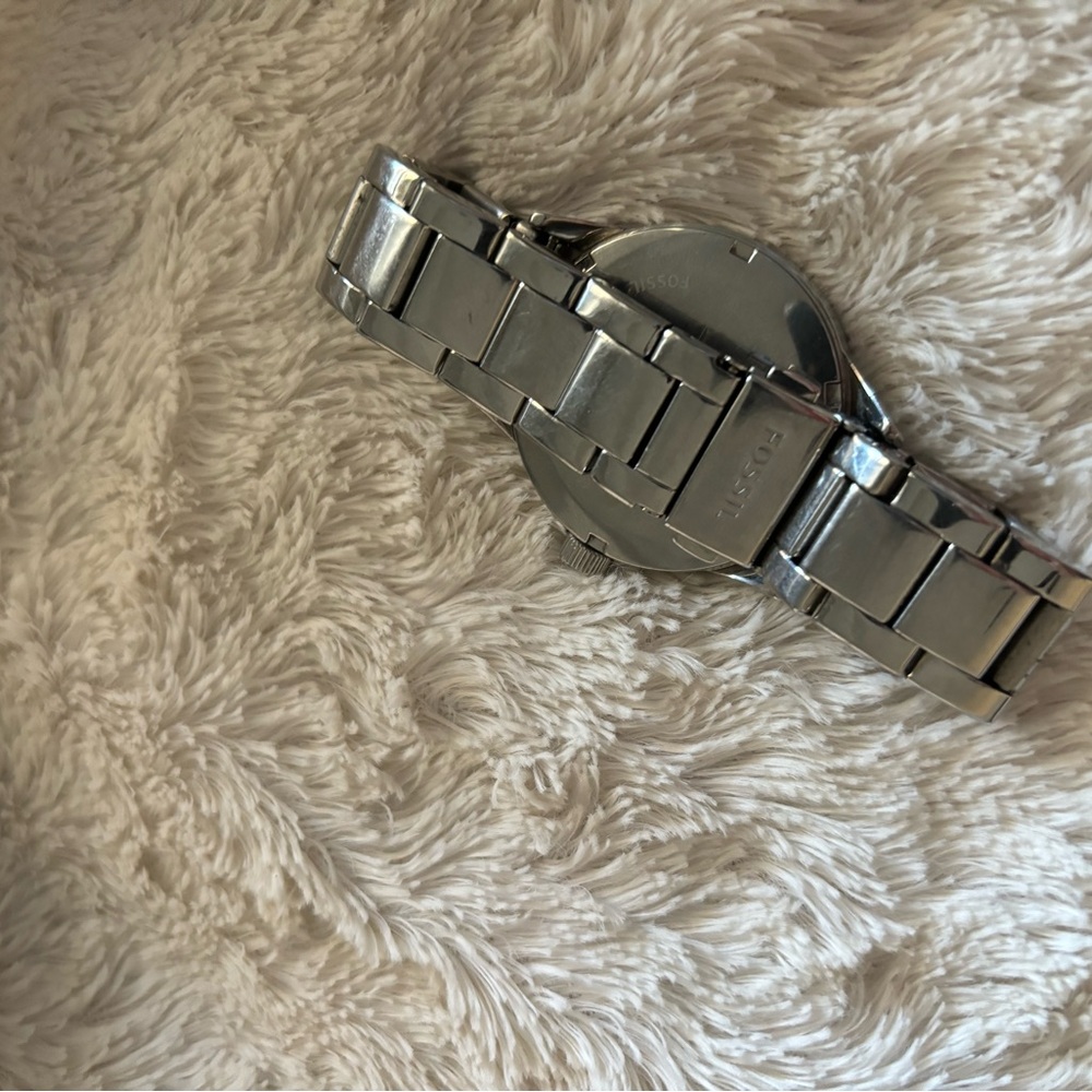 Women’s Fossil silver watch with crystal accents. - Picture 2 of 3